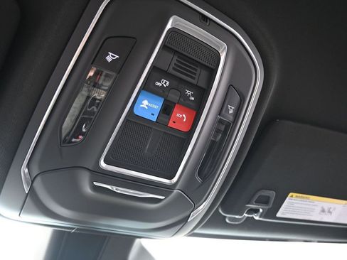 Used 2025 Jeep Grand Cherokee Laredo image 19