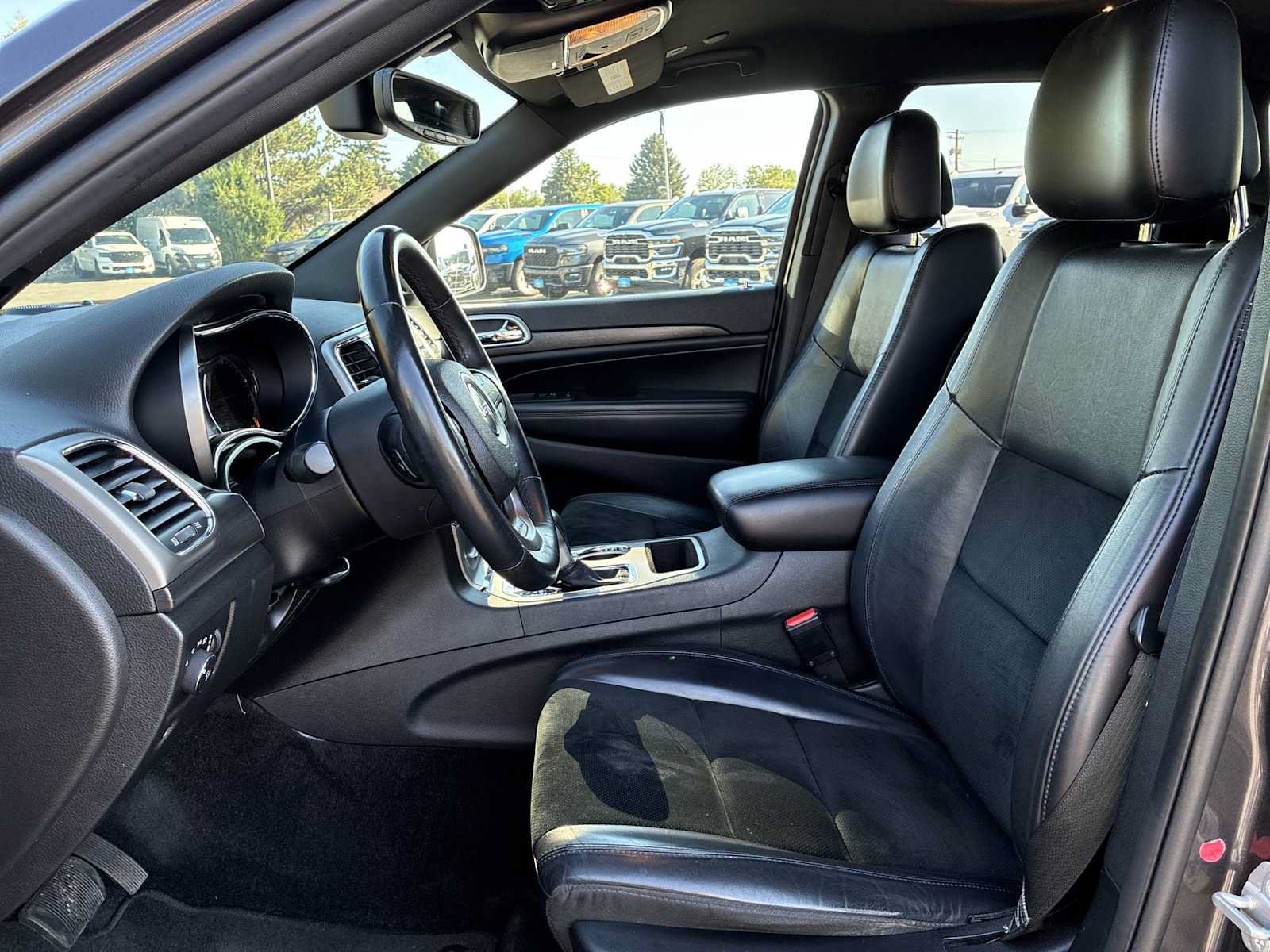 Used 2018 Jeep Grand Cherokee Altitude AWD/4WD image 13
