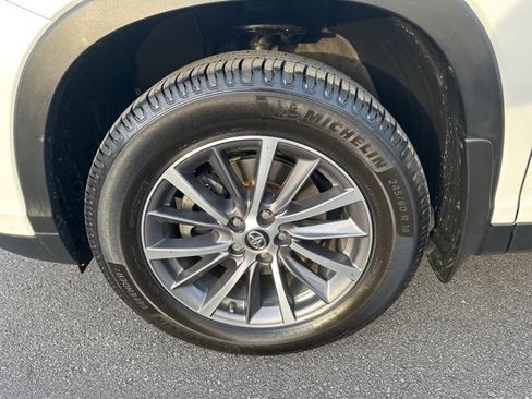 Used 2019 Toyota Highlander XLE image 29