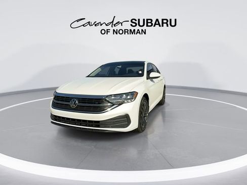 Used 2023 Volkswagen Jetta SE FWD image 4