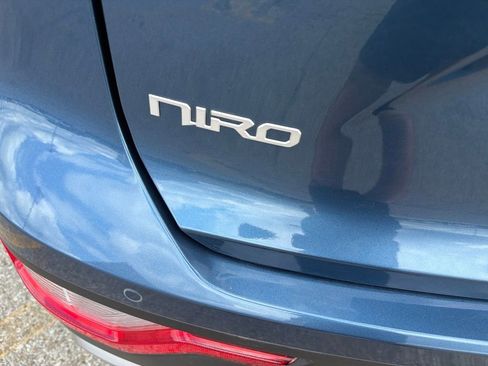 Used 2025 Kia Niro EX FWD image 8