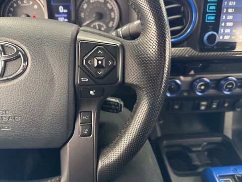 Used 2018 Toyota Tacoma TRD Off-Road image 19