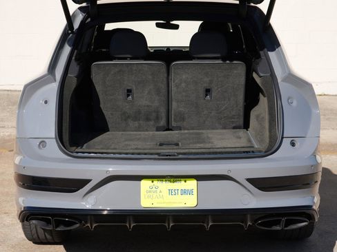 Used 2022 Bentley Bentayga AWD/4WD image 10
