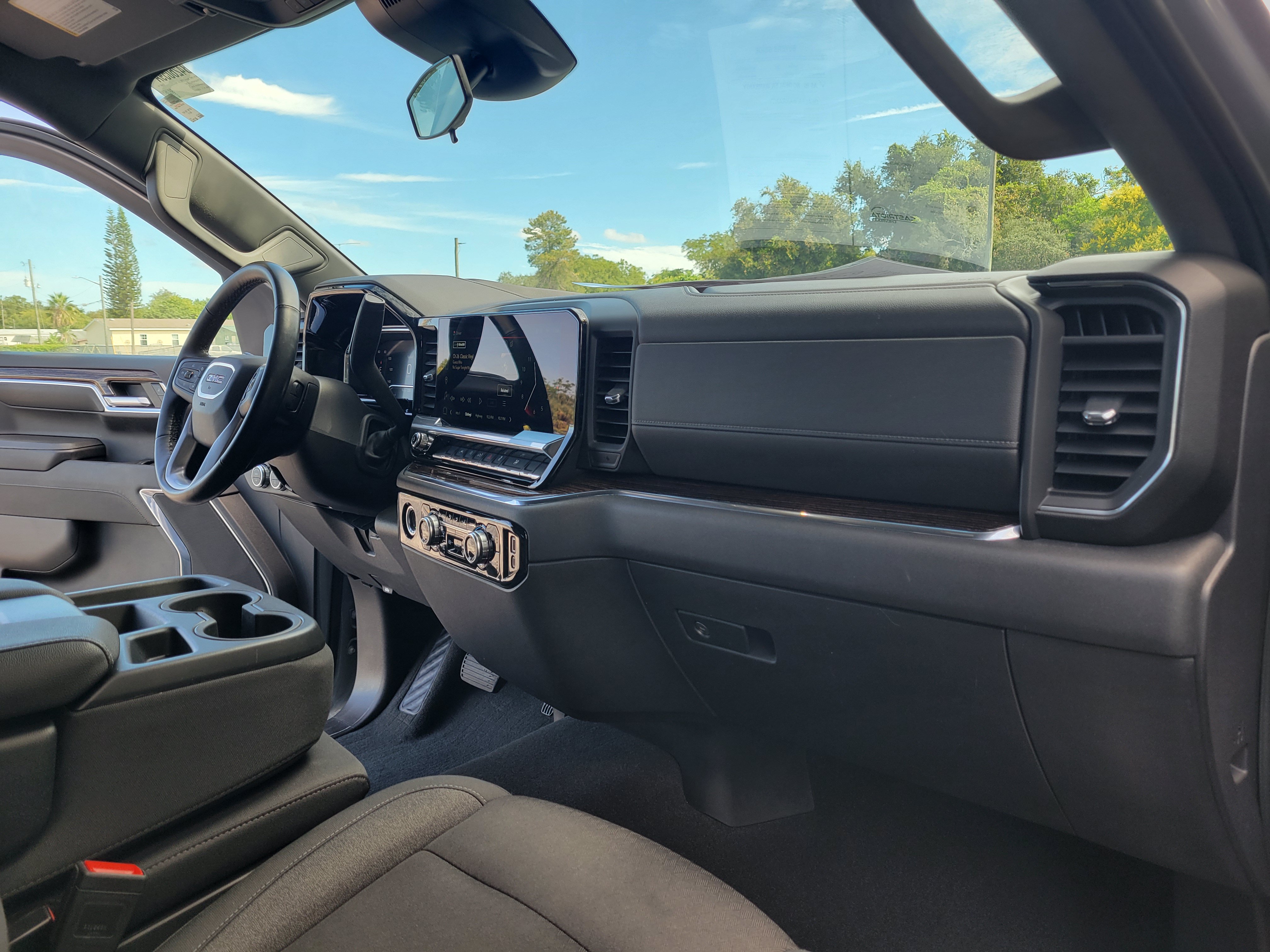 Certified 2024 GMC Sierra 1500 Elevation w/ LPO, Elevation Black Package AWD/4WD image 31
