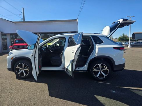 New 2025 Volkswagen Tiguan SE image 17