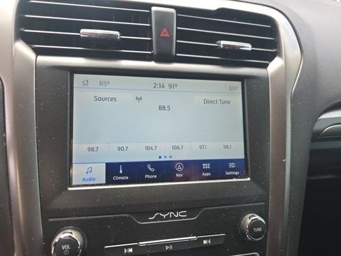 Used 2020 Ford Fusion SE FWD image 17