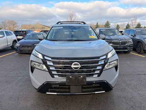 Used 2025 Nissan Rogue Platinum w/ Platinum Premium Package image 8