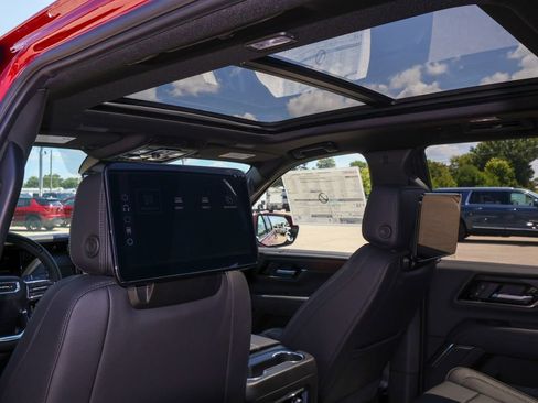 New 2026 GMC Yukon Denali w/ Advanced Technology Package AWD/4WD image 12