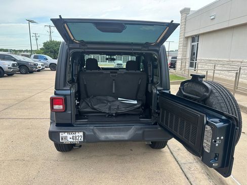 Used 2025 Jeep Wrangler Sport AWD/4WD image 8