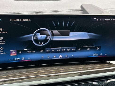 Used 2024 BMW X7 xDrive40i w/ Premium Package AWD/4WD image 21