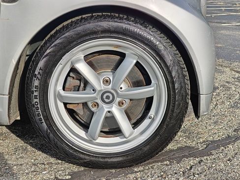 Used 2015 smart fortwo passion image 10