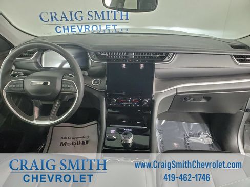Used 2023 Jeep Grand Cherokee Limited AWD/4WD image 17