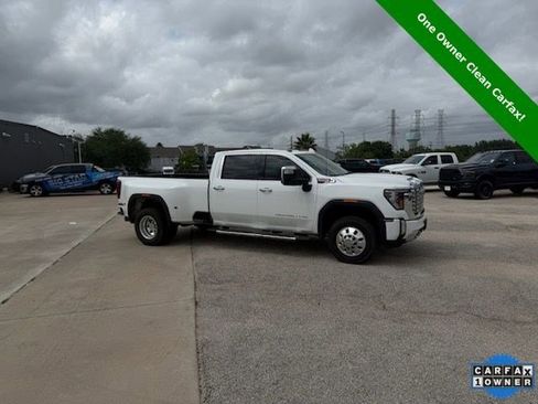 Used 2025 GMC Sierra 3500 Denali image 2