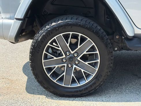 Used 2024 Jeep Wrangler High Altitude AWD/4WD image 8