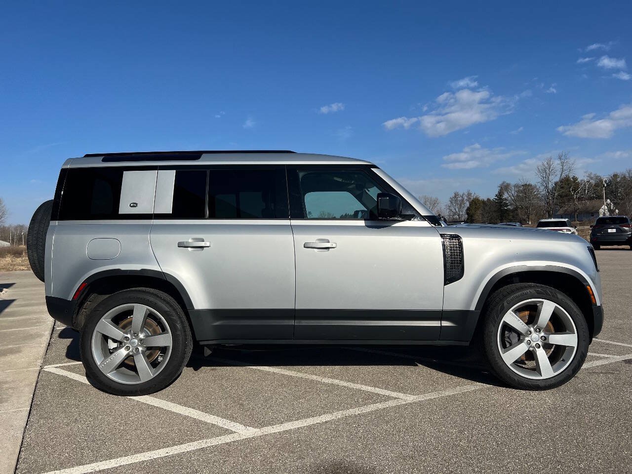 Used 2023 Land Rover Defender 110 SE AWD/4WD image 8