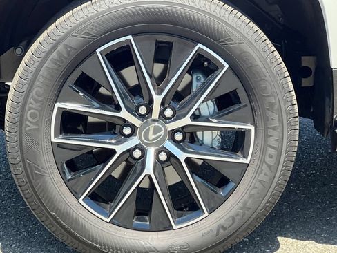 New 2026 Lexus GX 550 w/ Accessory Package (ZB) AWD/4WD image 11