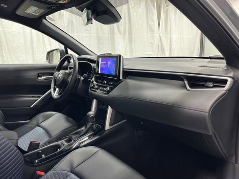Used 2025 Toyota Corolla Cross XSE image 60
