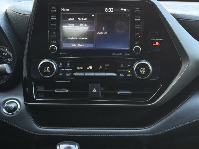 Used 2022 Toyota Highlander LE FWD image 17