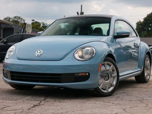 Used 2013 Volkswagen Beetle 2.5 Fender FWD image 1