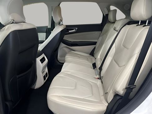 Used 2018 Ford Edge Titanium w/ Technology Package FWD image 13