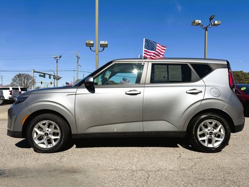 Used 2024 Kia Soul LX w/ Option Group 015 FWD image 14
