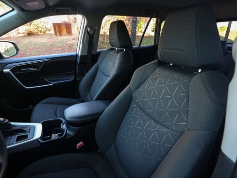 Used 2022 Toyota RAV4 XLE image 15