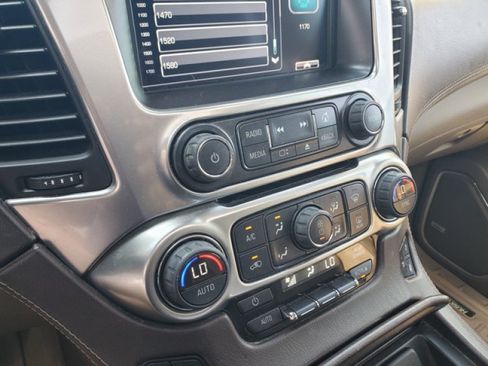 Used 2015 Chevrolet Suburban LTZ RWD image 25