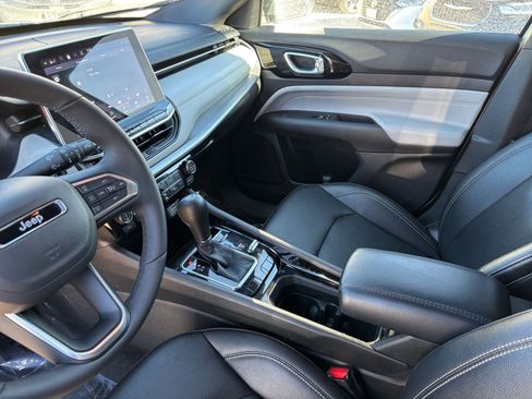 Used 2025 Jeep Compass Limited image 43