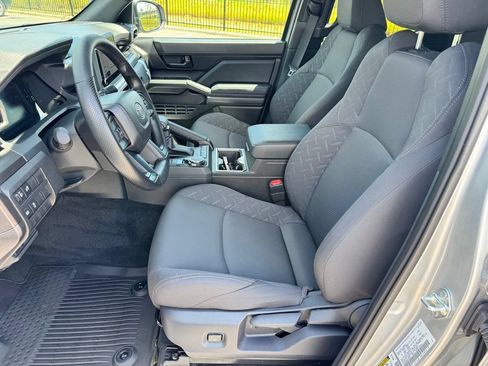 Used 2025 Toyota Tacoma SR5 AWD/4WD image 9