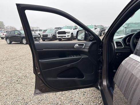 Used 2018 Jeep Grand Cherokee Limited image 15