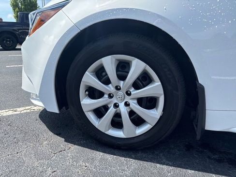 Used 2025 Toyota Corolla LE FWD image 9