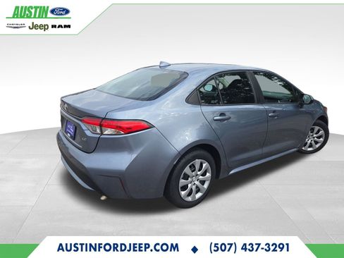 Used 2022 Toyota Corolla LE image 5