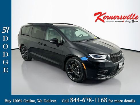 Used 2024 Chrysler Pacifica Touring-L w/ S Appearance Package FWD image 1