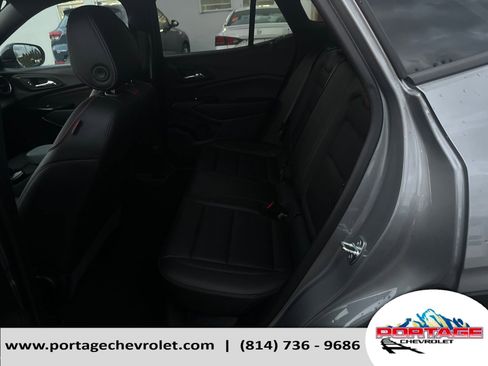 Used 2024 Chevrolet Trax RS w/ Sunroof Package FWD image 27