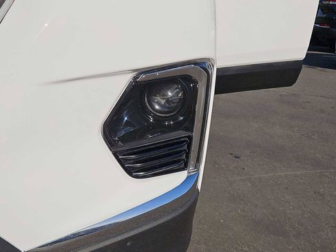 Used 2023 Chevrolet Traverse LT image 11