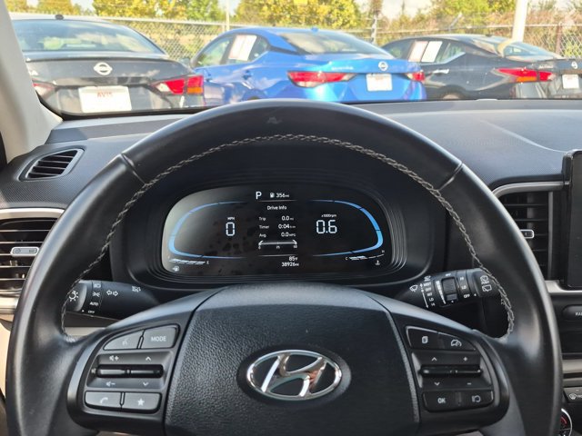 Used 2025 Hyundai Venue SEL FWD image 6
