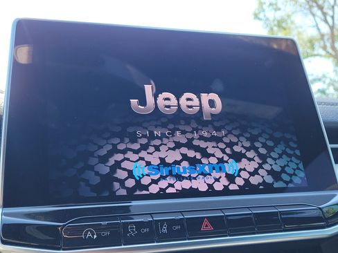 Used 2024 Jeep Compass Latitude AWD/4WD image 25
