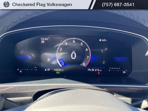 Used 2024 Volkswagen Tiguan SE R-Line image 32