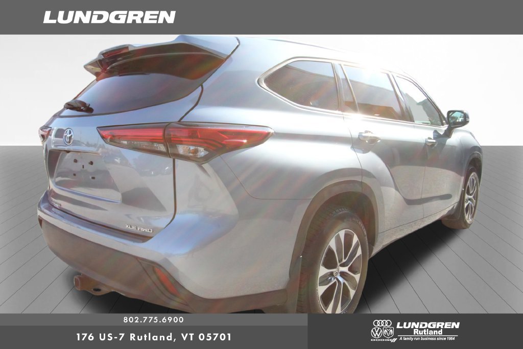 Used 2021 Toyota Highlander XLE AWD/4WD image 4