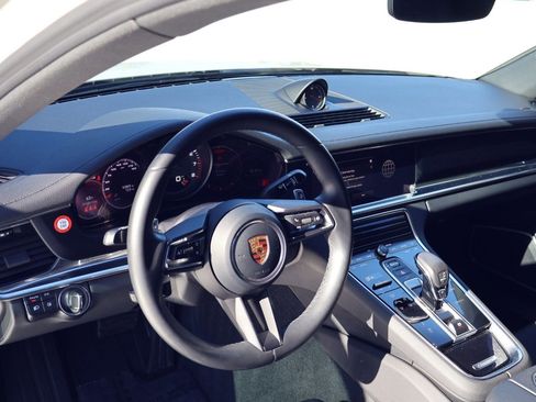 Certified 2022 Porsche Panamera Platinum Edition image 4