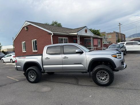 Used 2020 Toyota Tacoma TRD Off-Road w/ TRD Premium Off Road Package AWD/4WD image 5