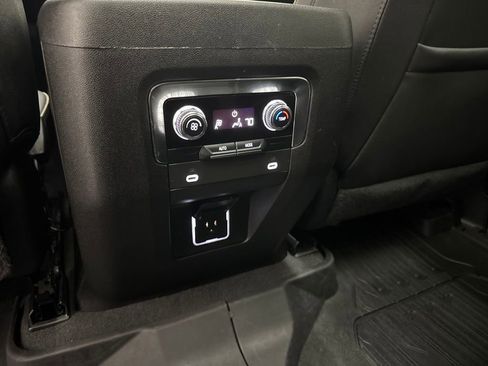 Used 2023 GMC Yukon SLT AWD/4WD image 35