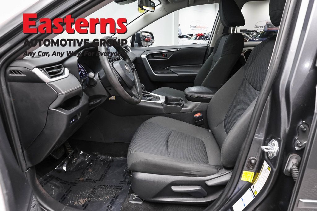 Used 2021 Toyota RAV4 LE w/ Carpet Mat Package (TMS) AWD/4WD image 16
