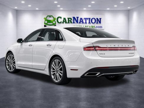 Used 2014 Lincoln MKZ FWD image 2