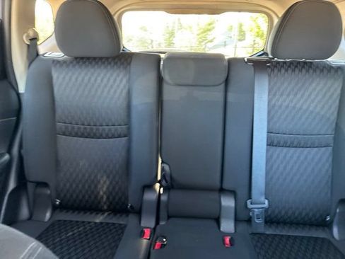 Used 2018 Nissan Rogue SV AWD/4WD image 19