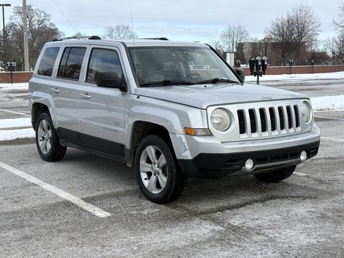 Used 2011 Jeep Patriot 70th Anniversary w/ Sun/Sound Group image 6