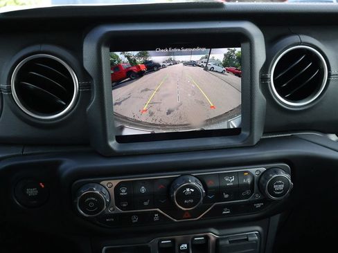 Used 2023 Jeep Wrangler Unlimited Sahara w/ LED Lighting Group AWD/4WD image 23