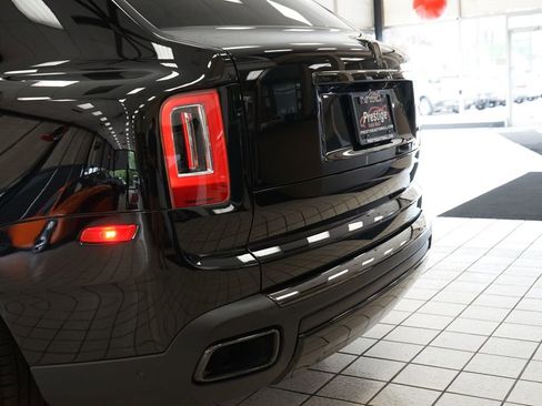 Used 2022 Rolls-Royce Cullinan Black Badge w/ Dark Exterior Package AWD/4WD image 19
