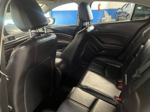 Used 2018 MAZDA MAZDA3 Touring FWD image 15
