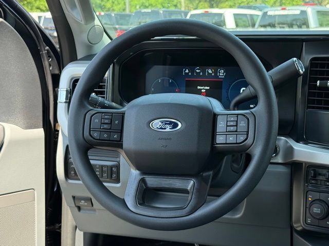 New 2026 Ford F350 XLT w/ XLT Premium Package AWD/4WD image 8